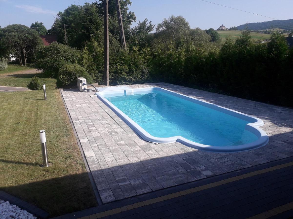 Jaskowa Chata Bieszczady Apartament Z Basenem Baligrod Exterior photo
